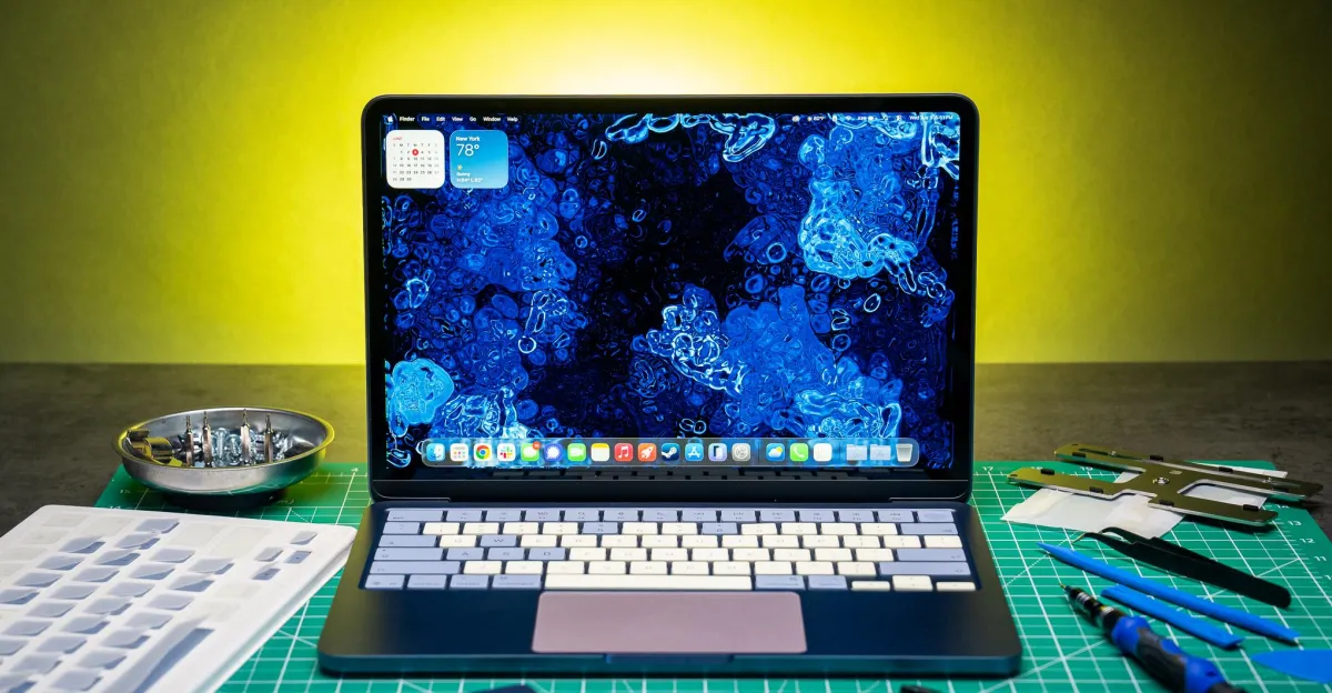Ich habe ein MacBook Neo mit farbenfrohen Ersatzteilen individualisiert