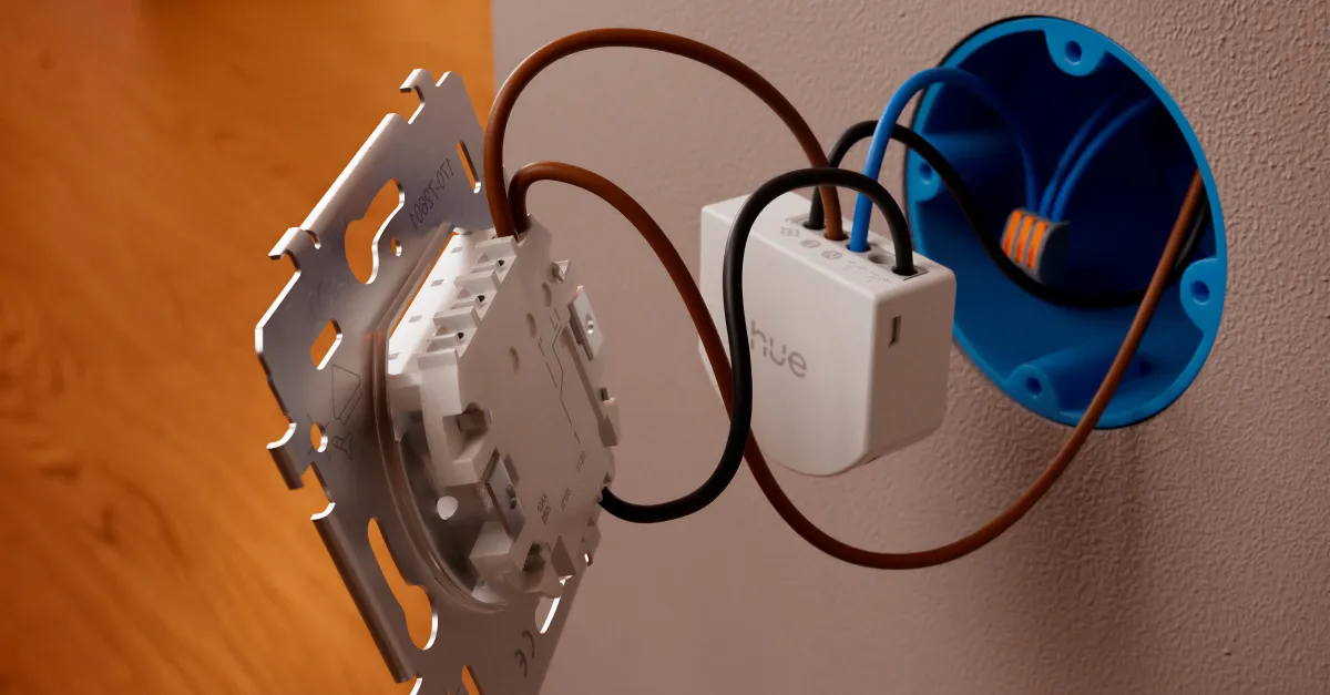 Die kabelgebundenen Wandmodule von Hue bringen nicht-intelligente Lichter in sein Ökosystem